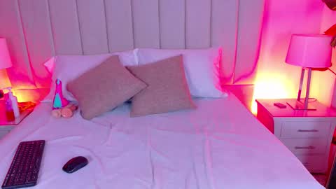 _cate_ online show from February 14, 8:44 pm