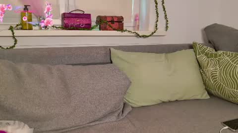 Mia  online show from July 14, 2:05 am