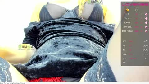 _justcallme_ online show from April 19, 8:44 pm