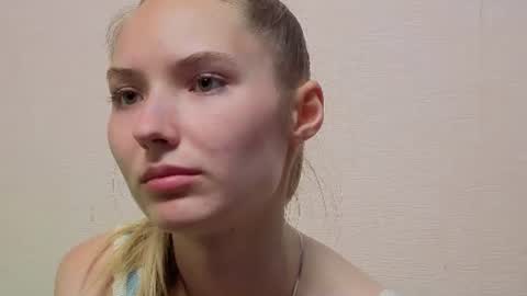 _kikiclark_ online show from July 10, 7:14 pm