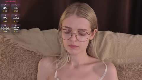 Monica online show from February 7, 9:07 pm