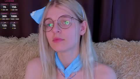 Monica online show from November 3, 7:51 pm