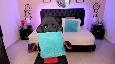 Olivia jones online show from March 22, 12:11 pm