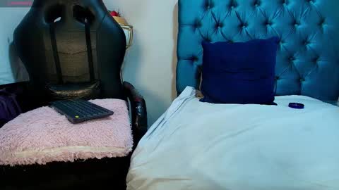 tinny online show from October 24, 4:47 pm