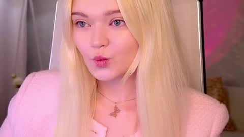 Adele  2200 -700  1000  UTCGMT 100 online show from April 18, 1:41 am