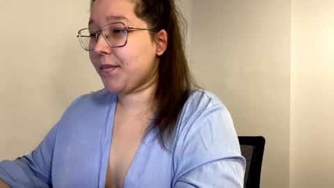 aemilialust online show from February 4, 8:34 pm