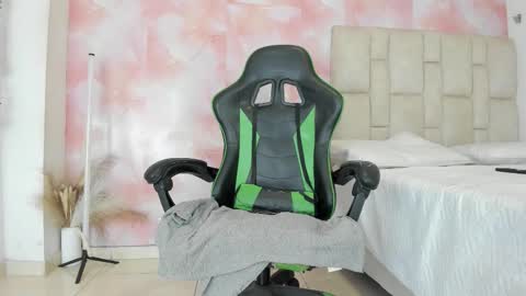 karoline  online show from March 10, 12:03 am