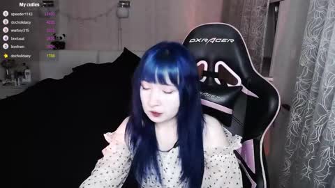 akirahartyx online show from April 12, 4:10 pm