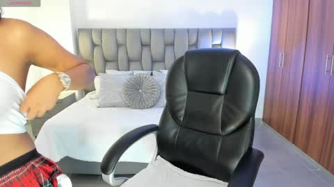 alana  online show from April 15, 7:36 pm