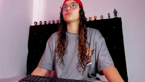 alexandra clauss online show from March 22, 7:09 pm