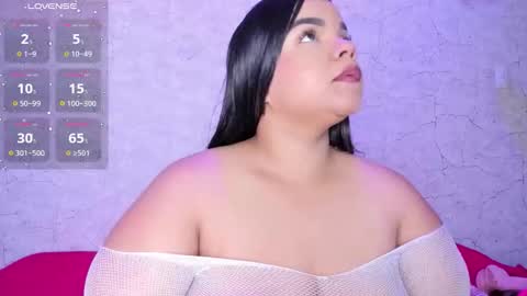 alexataylorr_ online show from February 5, 12:41 pm