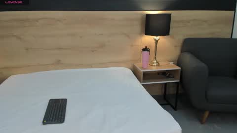 alice_asher1 online show from February 17, 1:32 pm