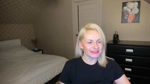 Alicee online show from November 24, 7:05 pm