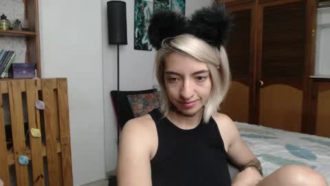 alicee_logan_ online show from April 18, 2:03 am