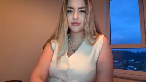 Amelia online show from April 15, 4:51 pm