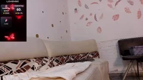 amara_vex online show from August 4, 12:44 pm