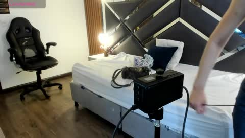 Ambar Ross online show from April 13, 1:56 pm