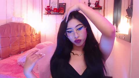 Amber  Astrom online show from December 9, 7:18 pm