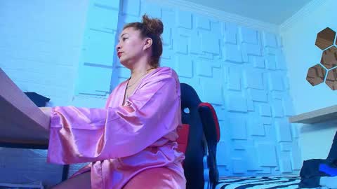 Amell Thomson online show from March 12, 12:08 pm