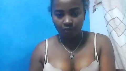 amielle_01 online show from May 5, 6:55 pm