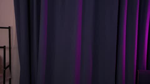 amilifox1 online show from April 2, 4:15 pm