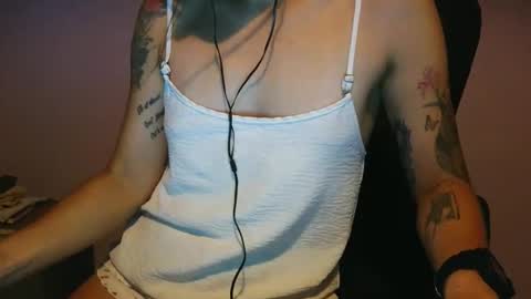 anabelucci_ online show from April 11, 1:01 am