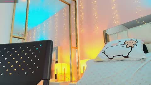 Anahi  online show from April 14, 7:47 pm