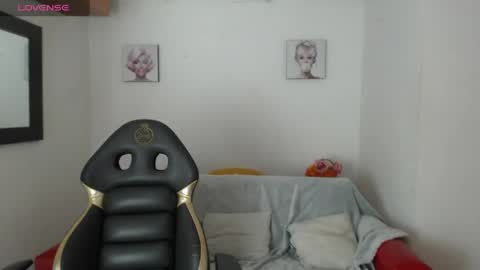 andy_eagleton_20 online show from April 19, 6:10 pm