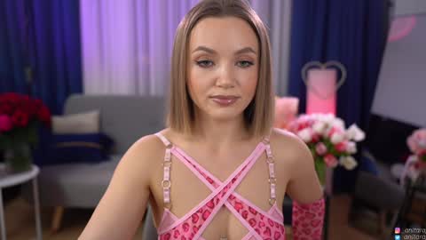 Im Anita thumb up me please its important online show from March 9, 9:07 pm