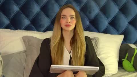 AnitaVenture online show from April 6, 4:46 am