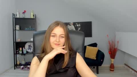 annewilsonn online show from March 12, 7:00 am