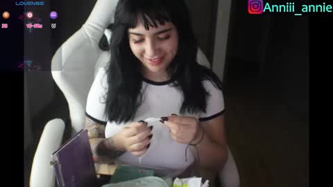 JEANNE no olvides seguirme dont forget follow me  uu online show from March 18, 12:26 am