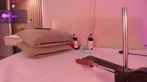 ANNIE  online show from March 7, 10:39 pm