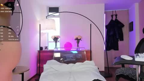 DaniAri - dimension X at night NY time online show from March 17, 2:54 pm