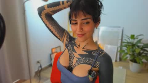 Linda  independent model artgeea online show from April 16, 8:19 pm