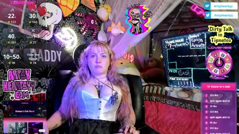 ArtsyHeartsyy online show from April 4, 1:04 am