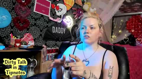 ArtsyHeartsyy online show from March 25, 9:50 pm