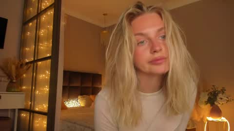 your pretty Ashley online show from April 9, 6:02 pm