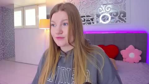 AshleyJonse online show from March 22, 6:19 am