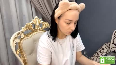 Anna online show from March 4, 7:42 pm