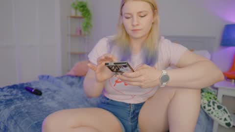 Asiri   pronounced Ah-siri Please no nicknames   3 online show from April 9, 5:07 pm