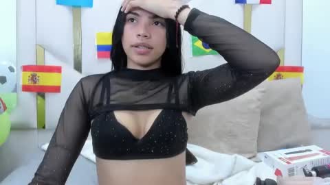 aurorahoney32 online show from June 13, 9:56 pm