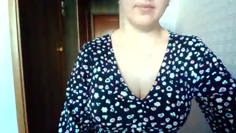 awesomeladyy online show from April 4, 7:40 am