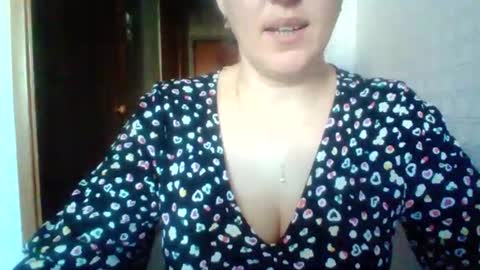 awesomeladyy online show from April 5, 8:13 am