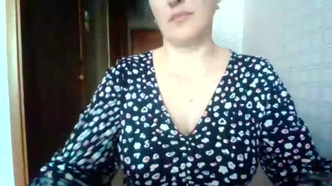 awesomeladyy online show from April 14, 8:14 am