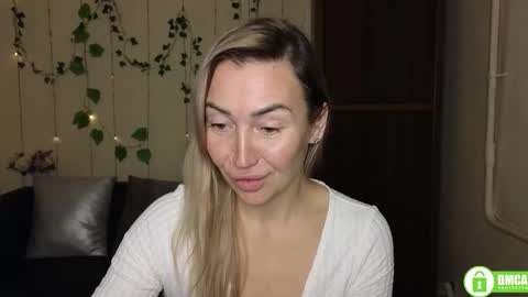 Jully online show from December 14, 8:03 pm