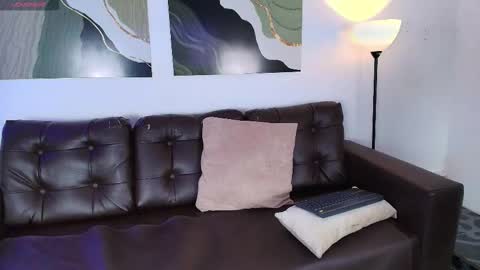 bad_giirll_ online show from March 14, 7:48 pm