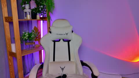 Elly online show from March 21, 8:19 am