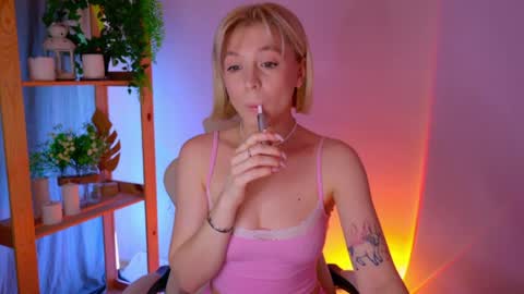 Elly online show from April 15, 4:35 am