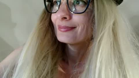 Raluca online show from February 23, 9:58 pm